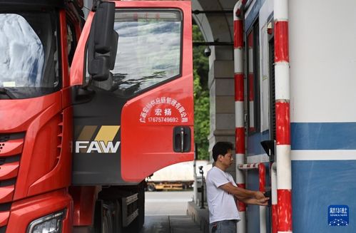 友谊关口岸上半年货物进出口创新高，彰显广西外贸强劲活力